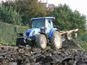 New Holland TD5.95 + Pług 5/4x30