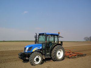 New Holland T4020 + Agregat 2,5m