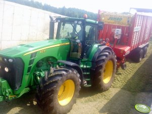 John Deere 8230