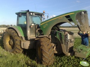 John Deere 8530