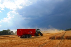 John Deere 7200R & Jeantil GM 180