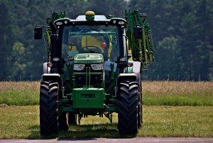 John Deere 6115R + 740i