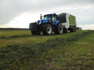 New Holland T7250 + Class Cargos 9500