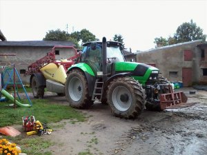 Deutz Fahr Agrotron M650 i Hardi Commander 4400