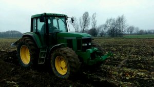 John deere 6910