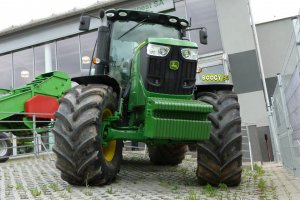 John Deere 6210R