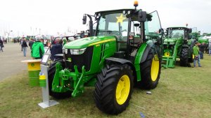John Deere 5115M