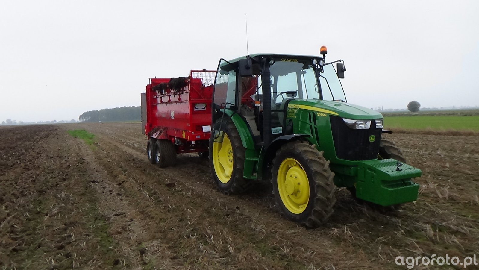 Zdjęcie ciagnik John Deere 5085 M #552671 - Galeria rolnicza agrofoto