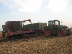 Fendt Vario 815 z przyczepą & Case International 1660