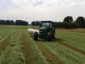 John deere 5820 + Kuhn