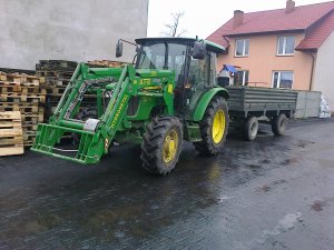 John Deere 5065e + Hydrometal AT10 & Rozrzutnik