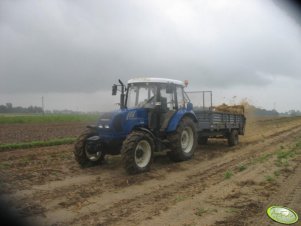 Farmtrac 685DT & rozrzutnik