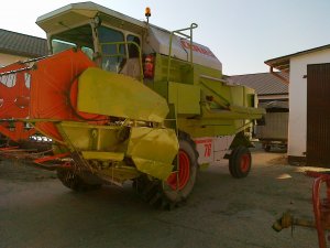 Claas Dominator 76