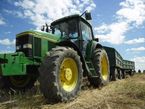 John Deere 6900