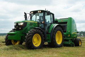 John Deere 6125M + John Deere 854 Premium