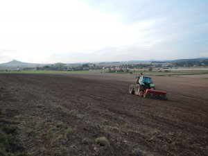 DF Agrotron 200 + KUHN