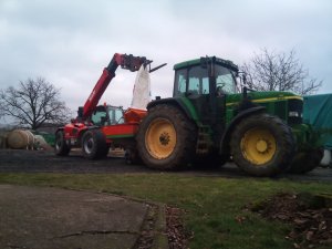 John Deere 7710 & Manitou 742