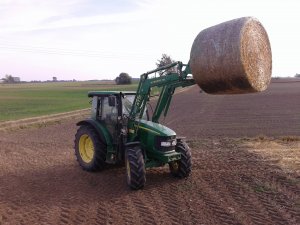 John Deere 5820