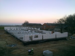 Budowa tuczarni w systemie bezściołowym