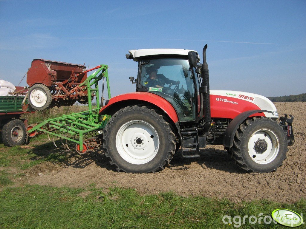 Zdjęcie traktor Steyr 6115 Profi id:242345 - Galeria rolnicza agrofoto