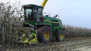 John Deere 7300