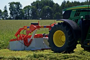 John Deere 6210R + Kuhn GMD 8730