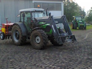 Deutz-Fahr Agrofarm 85 & John Deere 5100r