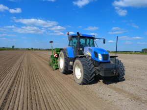 New Holland TVT 190 + Amazone KG/AD3000 Super