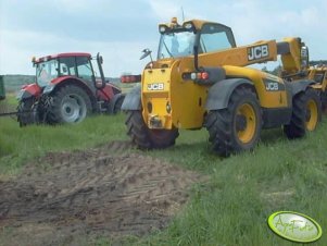 Zetor Forterra 135, JCB 531 