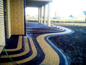 Schody i taras z kostki.