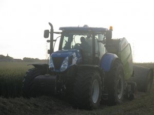 New Holland T7.270 z prasą Claas Variant 360