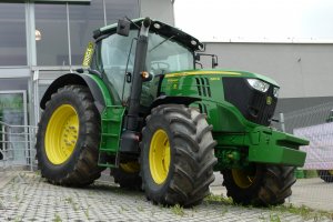 John Deere 6210R