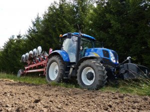 New Holland T6080 i Massey Ferguson 725