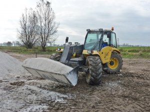 New Holland LM410