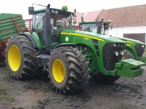 John Deere 8530