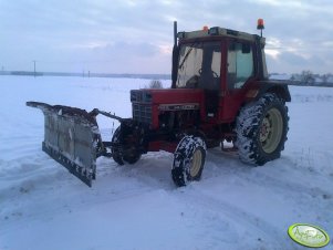 International 743XL & pług śnieżny