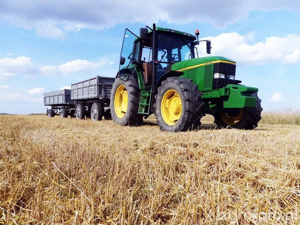 John Deere 6600
