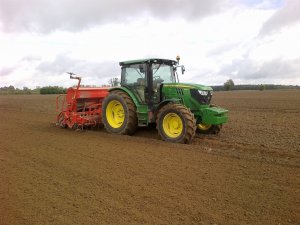 John Deere 6125R + Kuhn Integra