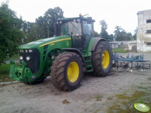 John Deere 8330