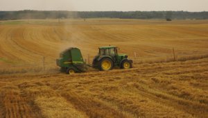 John Deere 6330 & 582