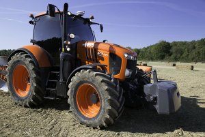Kubota M7-171 Premium i pług