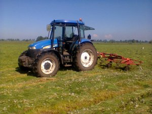 New Holland TD80D + kuhn 4 gwiazdowy