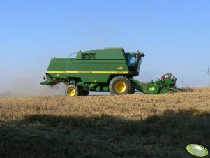 John Deere 2266