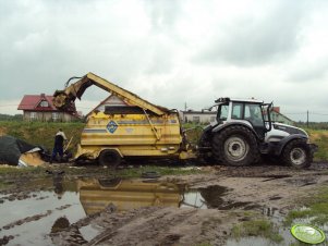 Valtra  T160 + paszowóz Sgariboldi 10DF