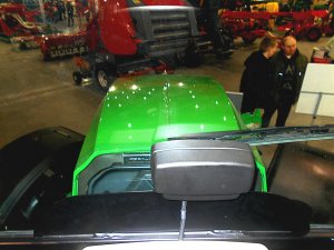 John Deere 6110 MC  widok na maske