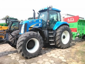 New Holland T8040