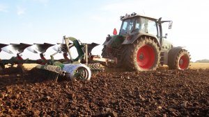 Fendt 818 Vario TMS i Kverneland + Packomat S