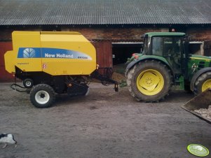 New Holland BR7060 + John Deere 6330