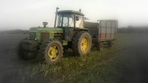 John Deere 3140 + rozrzutnik