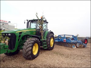 John Deere 8230